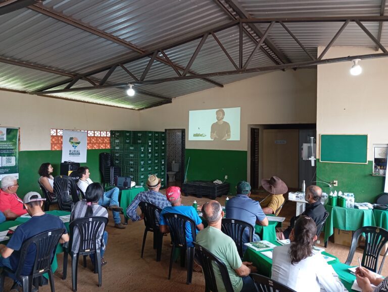 Produtores e produtoras no Polo Presencial do EaD Introdutório do PRS - Cerrado, em Uberlândia (MG)