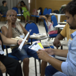 Dinâmica "Perspectivas sobre o futuro das unidades produtivas com os beneficiários". Momento em que associados(as) analisam sua associação, história, capacidade produtiva, infraestrutura e recursos necessários