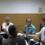 Dinâmica "Perspectivas sobre o futuro das unidades produtivas com os beneficiários". Momento em que associados(as) analisam sua associação, história, capacidade produtiva, infraestrutura e recursos necessários